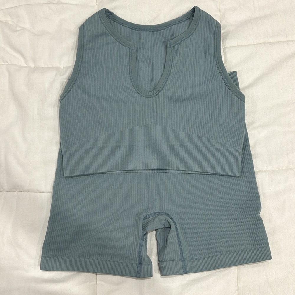 Ribbed Biker shorts and sports bra set - Picture 1 of 4